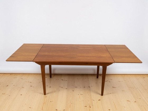 Image 1 of Deense teakhouten eettafel uit de jaren 60 van Ærthøj Jensen + Mølholm, jaren 60.