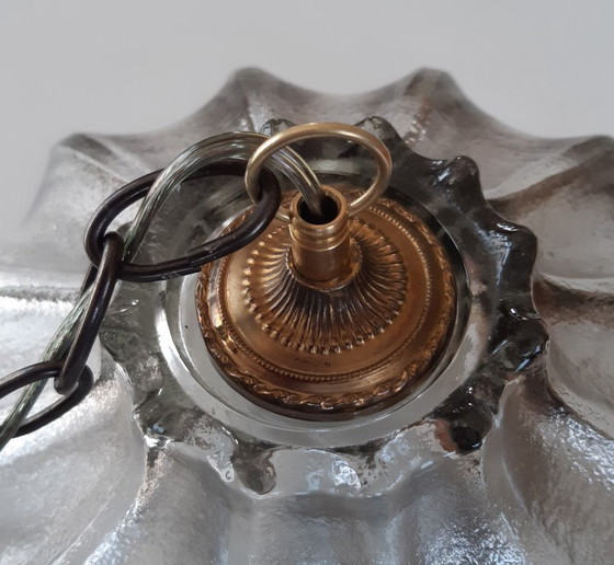Image 1 of Lampada a sospensione in vetro ghiacciato a forma di calice e di petalo
