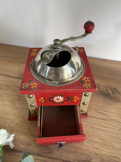 Originele vintage koffiemolen met bloemenmotief