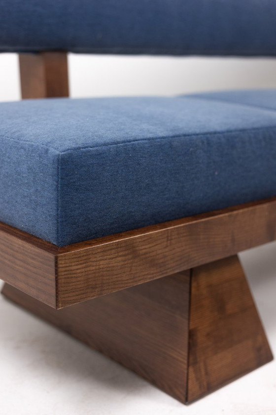 Image 1 of Banquette 3 places en frêne clair et velours de mohair bleu. Contemporain