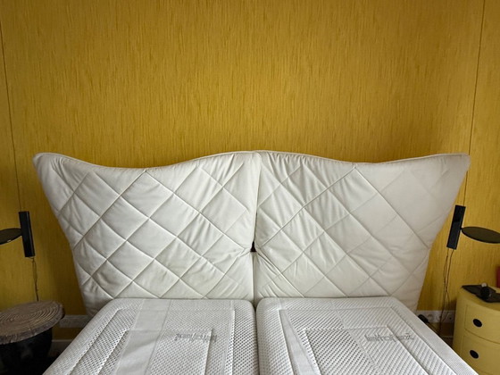 Image 1 of Poltrona Frau “Lelit” in pelle bianca, reti e materassi Lattoflex