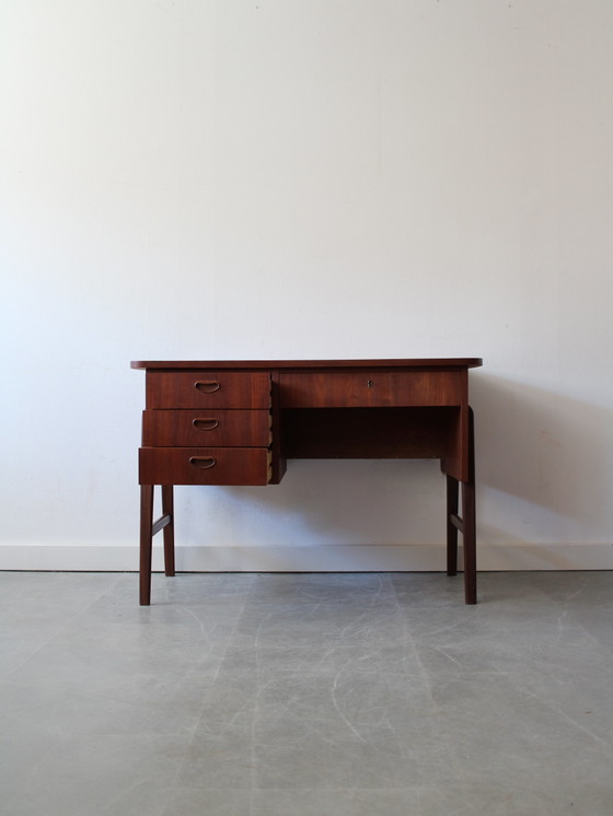 Image 1 of Scrivania vintage danese in teak