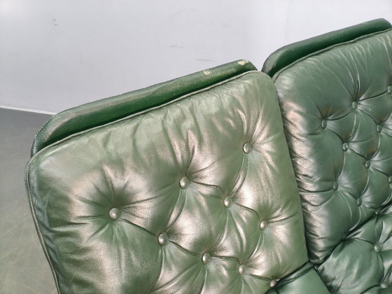 Image 1 of Tweezitsbank van groen leer uit het midden van de 20e eeuw, Tsjechoslowakije, jaren 70