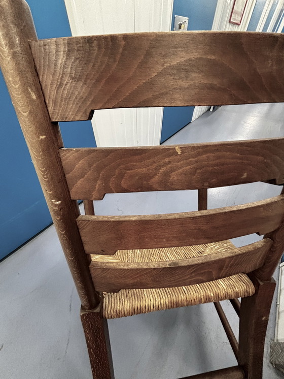 Image 1 of Antieke houten stoel met origineel strovlechtwerk.