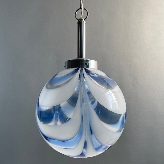 Image 1 of Lampada a sospensione in vetro soffiato di Murano in blu e bianco, design Space Age anni '70.