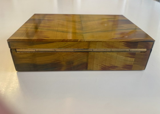 Image 1 of Schatulle aus Tigerauge mit Roten und grünen Einschmelzungen 