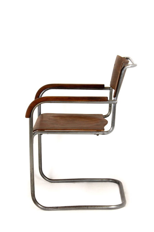 Gerestaureerde Bauhaus B34 cantileverstoel van multiplex en chroom, ontworpen door Marcel Breuer, begin jaren 30.