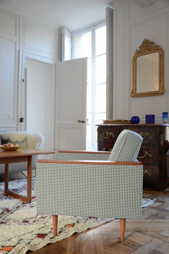 Image 1 of Zwart-witte fauteuil met pied-de-poulepatroon