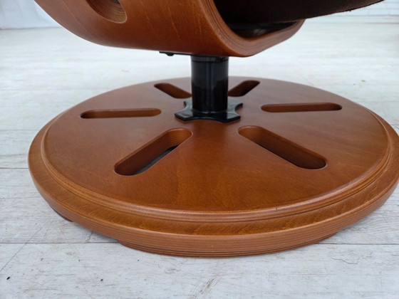 Image 1 of Anni '80, poltrona girevole svedese, pelle nabuk, tela, legno di faggio curvato.