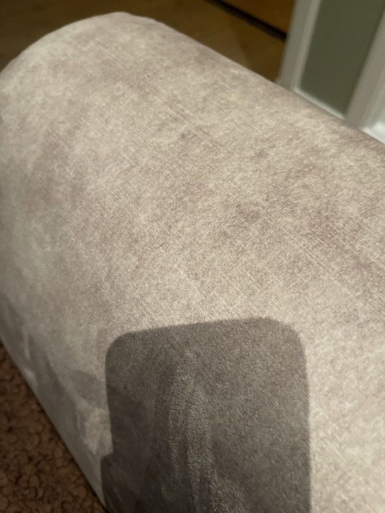 Image 1 of Mooie 2,5 Zits bank en hocker - zo goed als nieuw