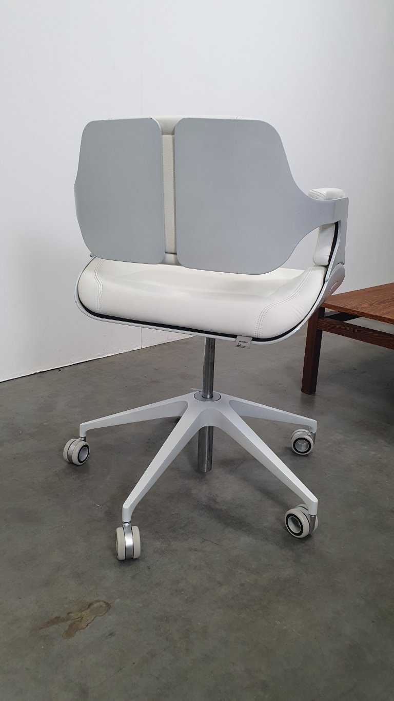 Interstuhl Silver 162S office chair white leather James Bond