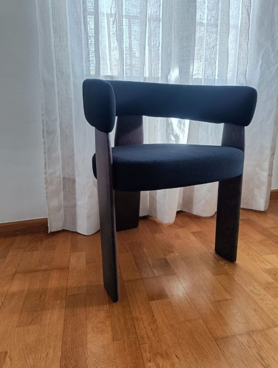 Image 1 of Silla Õru' de Patricia Urquiola para Andreu World – Fresno oscuro y tela (Diseño premiado)