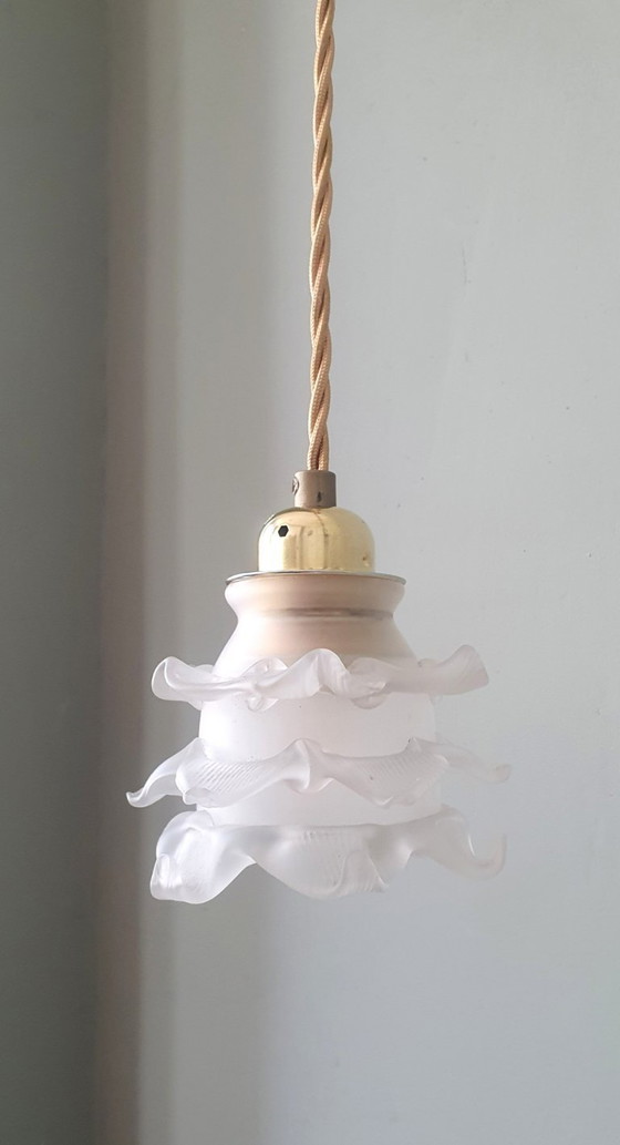 Image 1 of Antike Glas-Hängelampe. Tulpen- oder Rosenlampe aus mattiertem Glas.