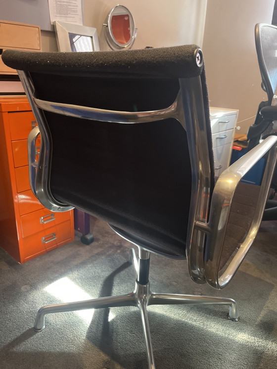 Original Vitra Eames 107 - 1999 – Sillas de oficina, Aluminium, Textile (photo 4 of 5)