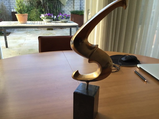 Estatua única (pieza única) llamada Strous de Jef Wishaupt