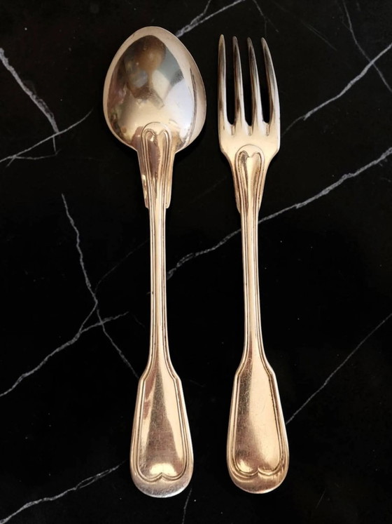24 couverts de table en métal argenté modèle filet. (photo 7 of 10)