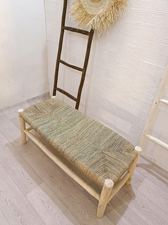 Handgemaakte Marokkaanse houten bank met natuurlijk geweven zitting – Bankjes, Rattan, Wood (photo 3 of 9)