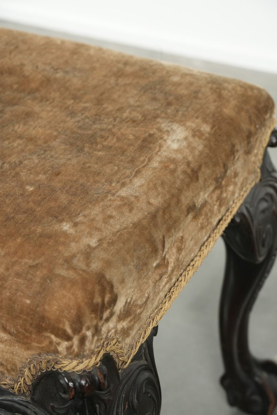 Image 1 of Antiek Hollands zitje/ hocker uit de 18e eeuw met velours stof, mooi houtsnijwerk en klauwpoten