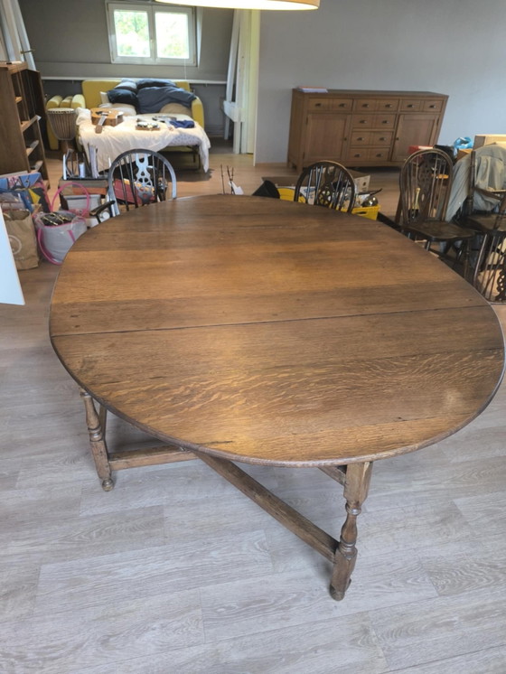 Image 1 of 6x Windsor Wheelback Stoelen Met Gerestaureerde Bijpassende Tafel