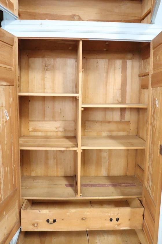 Image 1 of Antieke kledingkasten van gelakt sparren- en populierenhout, Italië, 19e eeuw