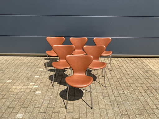 Fritz Hansen Series 7 Butterfly Chairs, Cognac Leather, NEW condition
