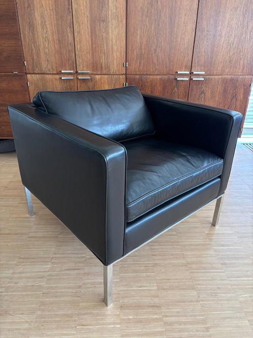 Sillón Artifort 905 – fauteuils, Leather, Metal (photo 2 of 7)