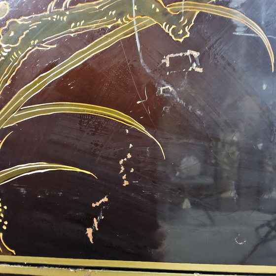 Image 1 of Mobiletto cinese vintage laccato rosso/oro con fiori e uccelli / mobiletto bohémien / mobiletto orientale