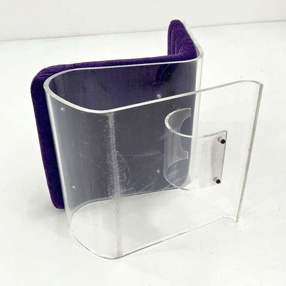 Image 1 of Fauteuil lounge de style futuriste en plexiglas avec coussin violet, années 1970