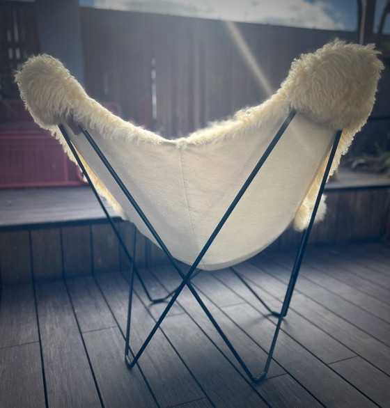 Image 1 of Silla Cuero Mariposa. Piel de carnero.