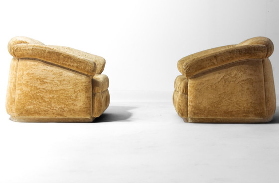 Image 1 of Een paar Italiaanse loungestoelen in beige fluweel, jaren 70.