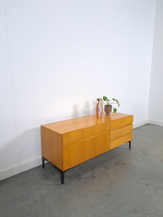 Image 1 of Mobile TV impiallacciato con cassetti e gambe in acciaio nero