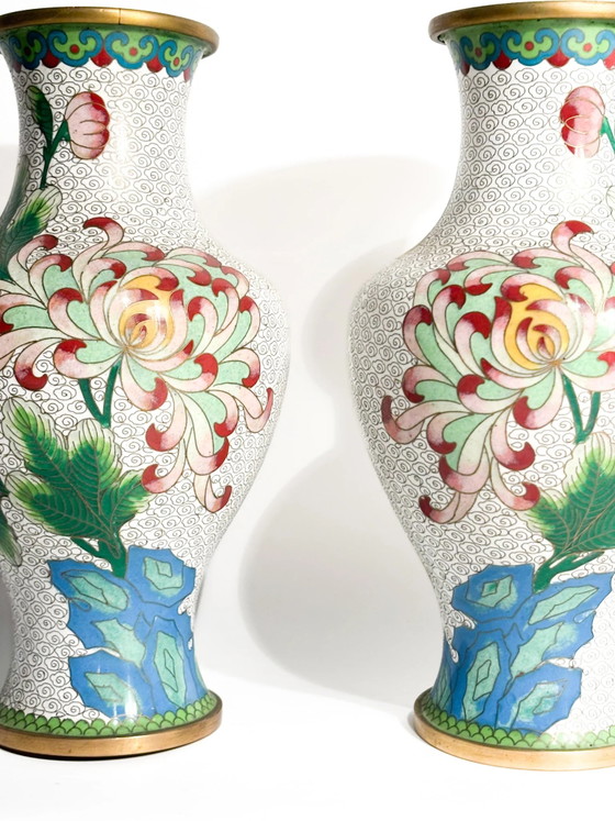 Pair of Chinese Cloisonné Vases with Floral and Hummingbird Motifs, 1950s – Metal (photo 15 of 15)