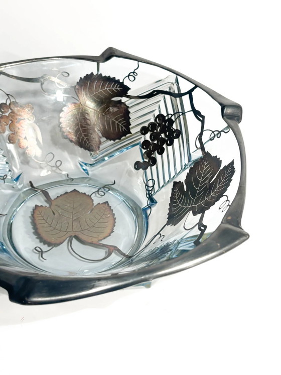 Centro de mesa de cristal Art Nouveau de la década de 1920 con decoraciones de metal plateado. (photo 6 of 10)