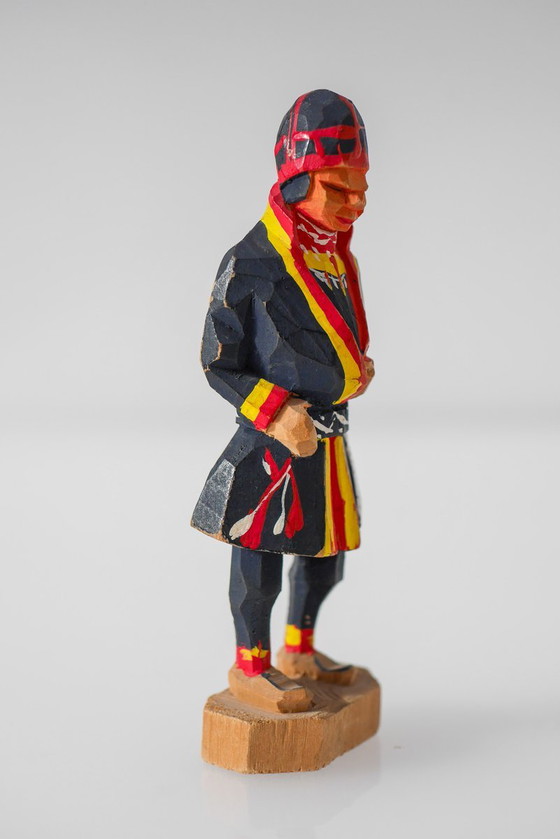 Skandinavische traditionelle handgeschnitzte samische Figur aus der Mitte des 20. Jahrhunderts von Georg (photo 8 of 17)