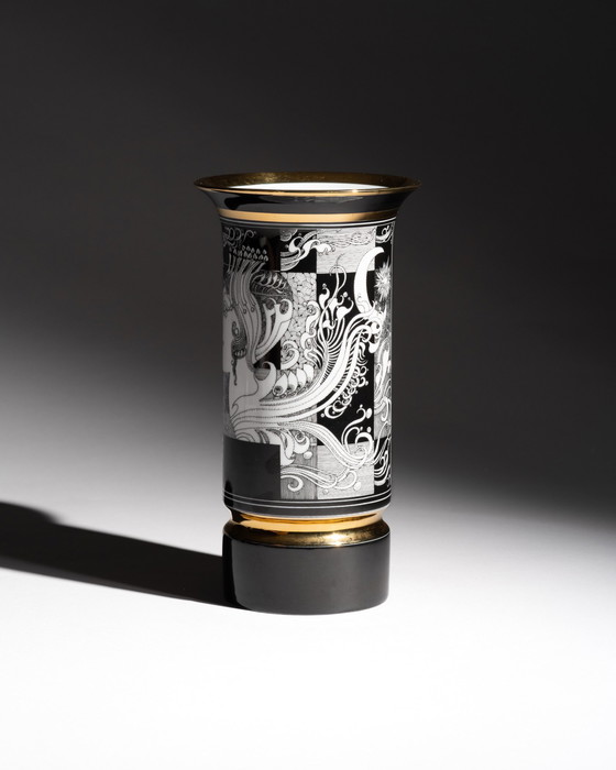 Image 1 of Hollóháza Porzellan, 26 cm hohe Vase mit schwarz-weißer Grafik und Goldakzenten, Ungarn