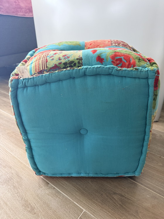 Image 1 of KARE Design Patchwork-Würfelpouf – Bunte florale Samt-Ottomane