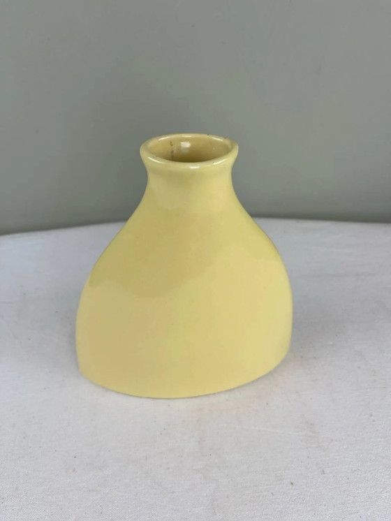 Vase vintage en céramique jaune – Porcelain, Ceramic, Scandinavian (photo 3 of 10)