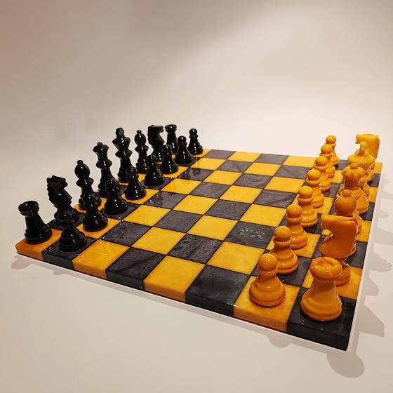 Image 1 of Juego de ajedrez de los años 70 en alabastro italiano de Volterra tallado a mano