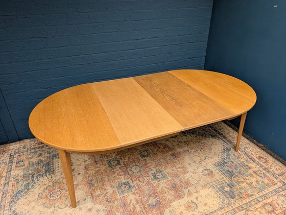 Image 1 of Vintage eiken ronde eettafel, model 55 van Omann Jun, jaren 60