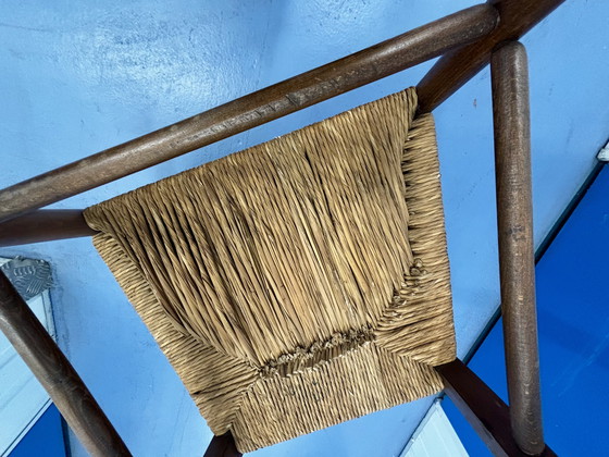 Image 1 of Antieke houten stoel met origineel strovlechtwerk.