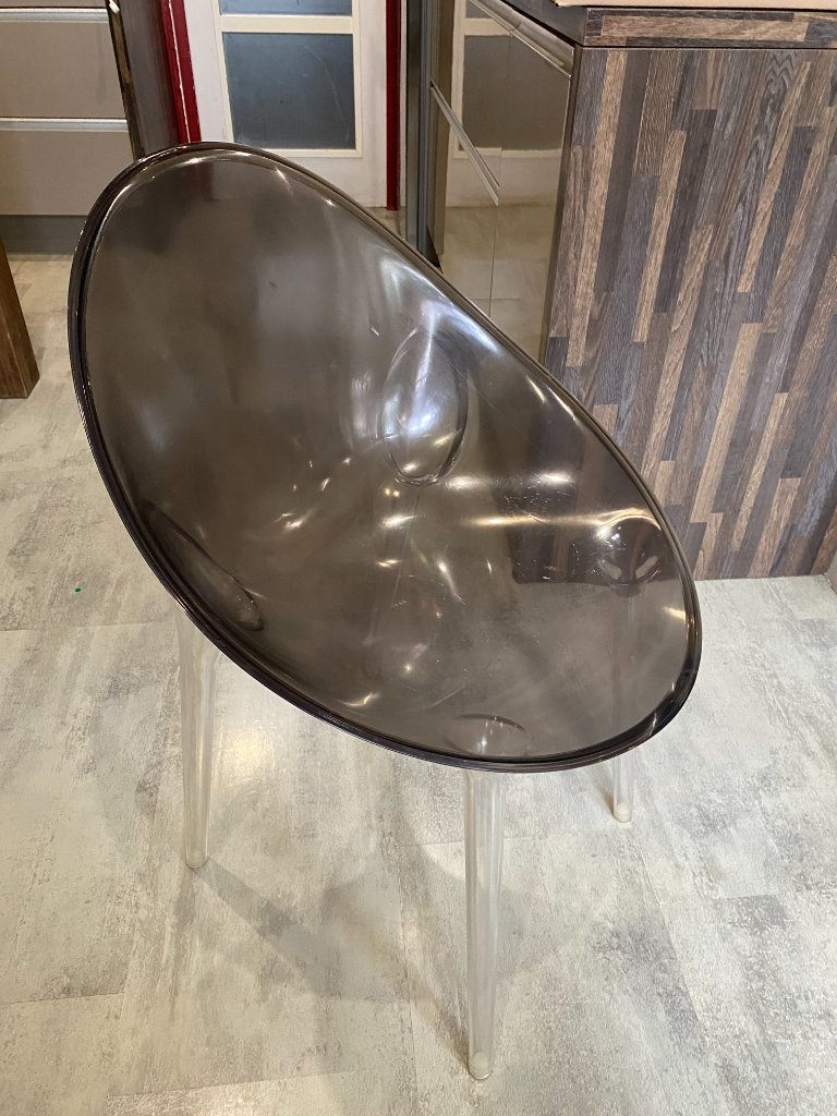 A Mister Impossible Chair by Philippe Starck, Kartell, 90 | €260