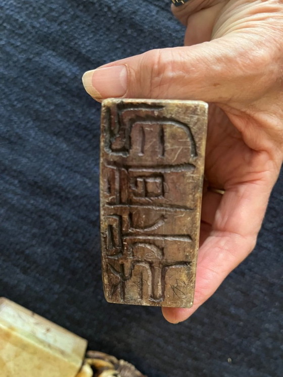 2 Chinese Speksteenstempels – Chinese makelij, Decoratieve objecten, Stone (photo 4 of 6)