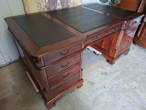 Image 1 of Classic English desk, writing table, desk with leather inlay, dimensions: 178x104cm and 78cm high.