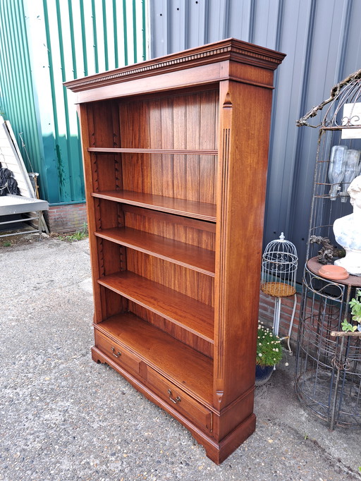 Large classic bookcase dim. 136x36cm and 197cm high.