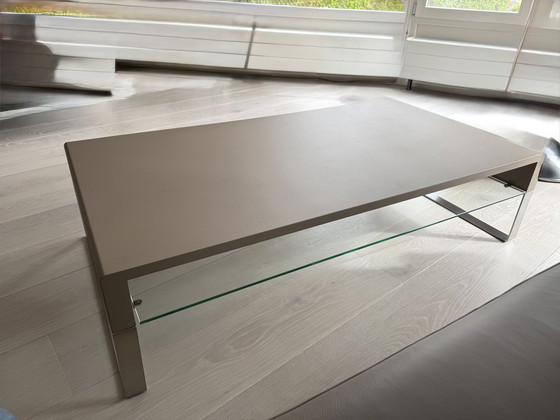 Image 1 of Leolux Aditi Design-Couchtisch (Platte 2025 lackiert)