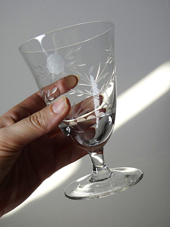 Image 1 of 8 verres à vin cristal gravé à la roue décor végétal, Bohême, début XXe