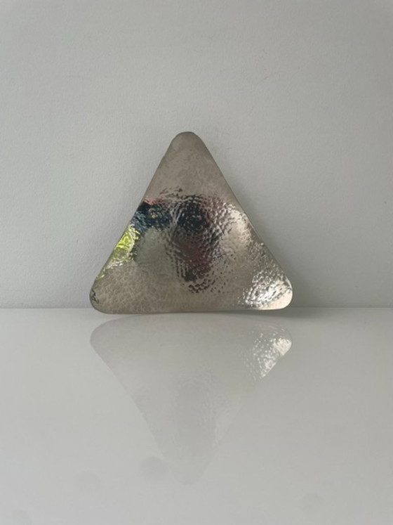 Image 1 of Vintage triangular metal bowl on a base – hammered texture
