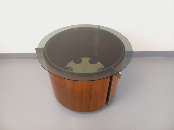 Image 1 of Tavolino da caffè rotondo vintage italiano con barra girevole su ruote di Eugenio Gerli per Tecno, in teak curvato