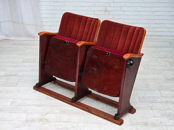Image 1 of Fauteuils de cinéma/théâtre danois des années 1950, en velours d'ameublement, état d'origine.