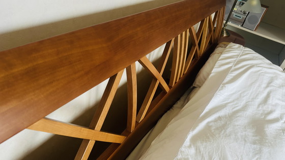 Image 1 of Lit double en bois de cerisier avec tables de chevet